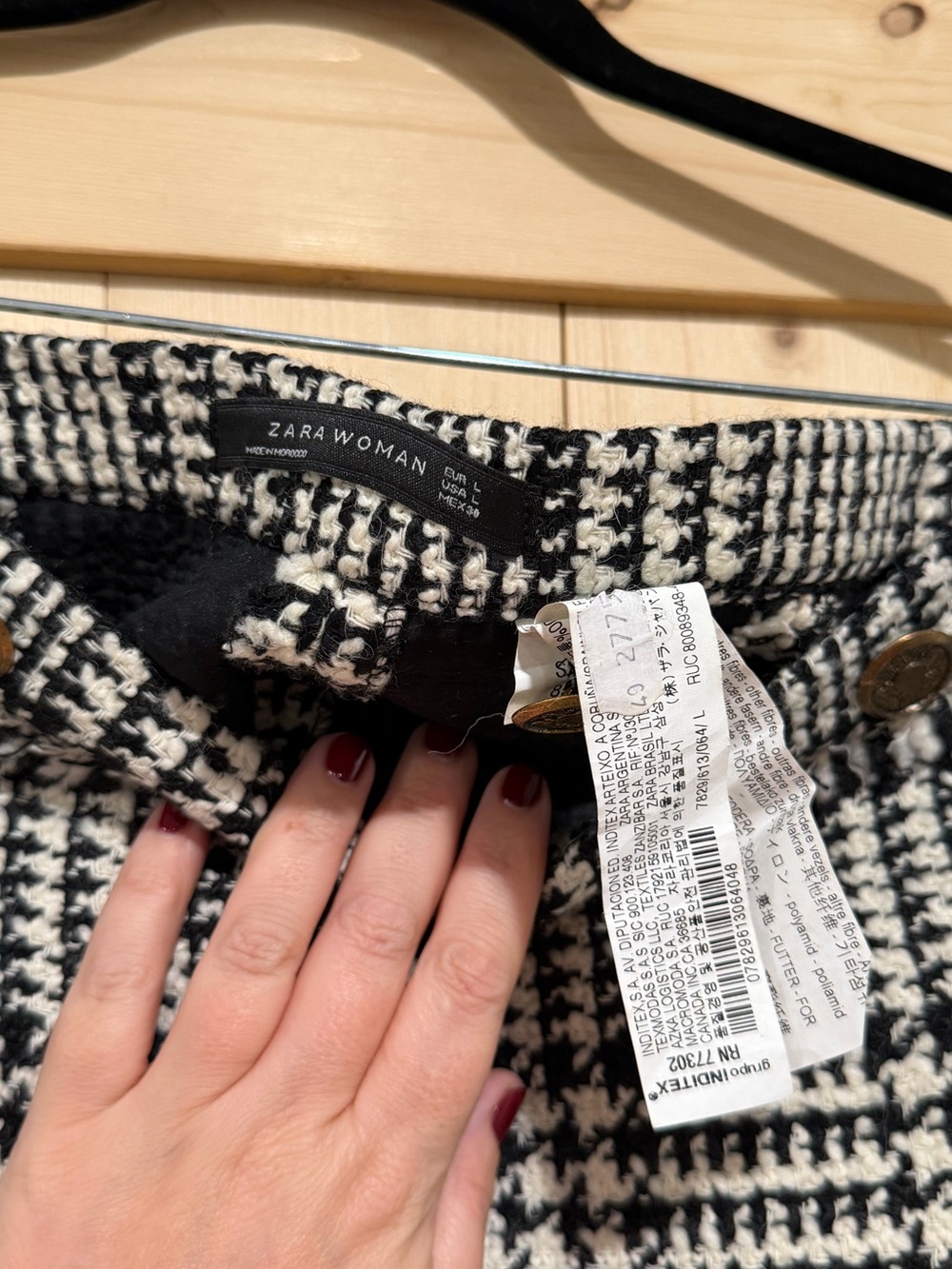 Like New Zara Tweed Fringe Mini Skirt in Black & White, size large - Picture 5 of 7